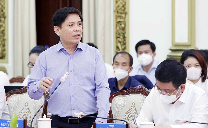 Bộ trưởng Bộ Giao thông Vận tải Nguyễn Văn Thể phát biểu Ảnh: Doãn Tấn Bộ trưởng Bộ Giao thông Vận tải Nguyễn Văn Thể phát biểu Ảnh: Doãn Tấn