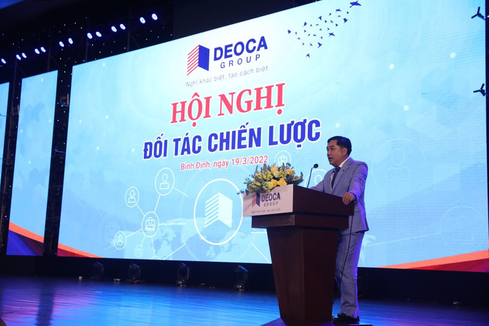 Chủ tịch Tập đoàn Đèo Cả Hồ Minh Hoàng phát biểu tại hội nghị Chủ tịch Tập đoàn Đèo Cả Hồ Minh Hoàng phát biểu tại hội nghị