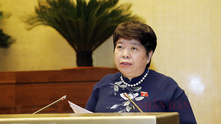 Chủ nhiệm Ủy ban Xã hội Nguyễn Thúy Anh trình bày báo cáo thẩm tra dự án Luật Phòng, chống bạo lực gia đình (sửa đổi). Ảnh: Hồ Long Tạo gắn kết chặt chẽ trong quản lý nhà nước về phòng, chống bạo lực gia đình -0