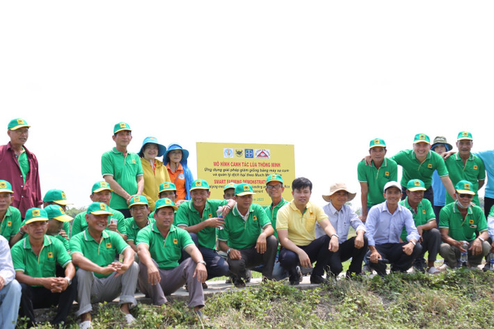 Đổi mới trong sản xuất lúa gạo, máy móc sẽ giúp tăng năng suất, giảm công sức lao động cho người nông dân Cơ giới hoá gieo sạ giúp hỗ trợ sản xuất lúa chất lượng cao -0