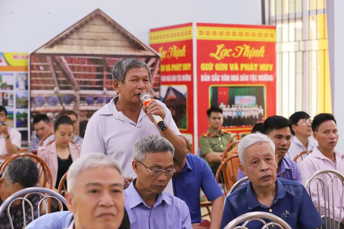 Cử tri phát biểu tại hội nghị Ảnh: Bùi Hiển Xây dựng tiêu chí nông thôn mới phù hợp đặc thù vùng, miền -0