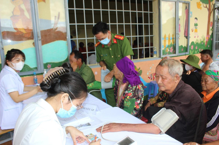 Đoàn công tác đã tổ chức các hoạt động thiện nguyện, tư vấn sức khỏe, khám bệnh cấp phát thuốc miễn phí cho hộ gia đình khó khăn trên địa bàn Đắk Nông: Tuổi trẻ Công an nhân dân tổ chức chương trình “Ngày hội Vì Nhân dân phục vụ” -0