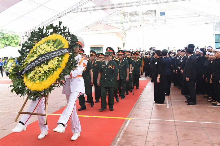 Sau 18h chiều nay, 25.7, Ban Tổ chức sẽ sắp xếp để Nhân dân vào viếng Tổng Bí thư Nguyễn Phú Trọng ảnh 2 Sau 18h chiều nay, 25.7, Ban Tổ chức sẽ sắp xếp để Nhân dân vào viếng Tổng Bí thư Nguyễn Phú Trọng -0