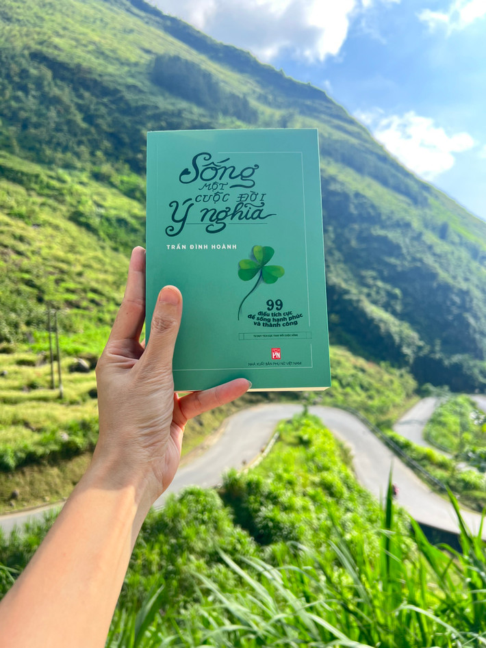 Cuốn sách nhỏ nói về những điều tích cực để sống hạnh phúc và thành công Sống một cuộc đời ý nghĩa -0