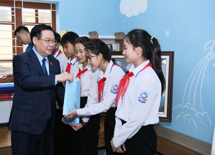 Chủ tịch Quốc hội Vương Đình Huệ: Làm rạng ngời hình ảnh thanh niên Việt Nam thời đại mới Chủ tịch Quốc hội Vương Đình Huệ: Làm rạng ngời hình ảnh thanh niên Việt Nam thời đại mới