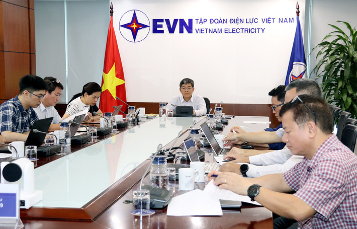 Phó Tổng Giám đốc EVN Nguyễn Tài Anh chủ trì cuộc họp tại đầu cầu EVN. Ảnh: EVN EVN làm việc với Chủ đầu tư Điện gió Monsoon (Lào) -0