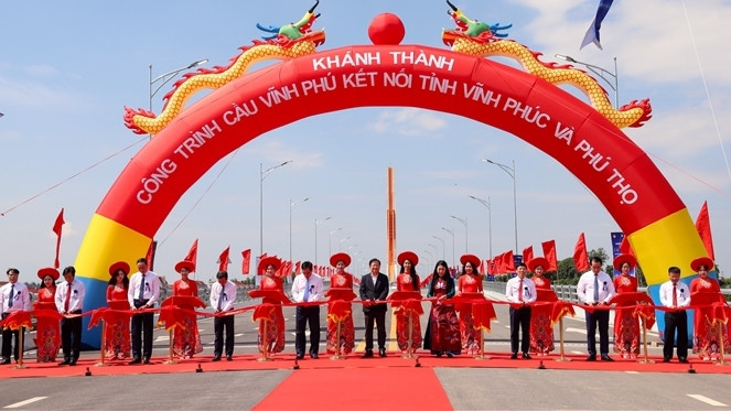 Việc thực hiện hiệu quả nhiệm vụ trọng tâm tháo gỡ "điểm nghẽn" giải phóng mặt bằng đã giúp tỉnh Phú Thọ đẩy nhanh tiến độ nhiều dự án trọng điểm về hạ tầng. Ảnh: B.P.T Việc thực hiện hiệu quả nhiệm vụ trọng tâm tháo gỡ