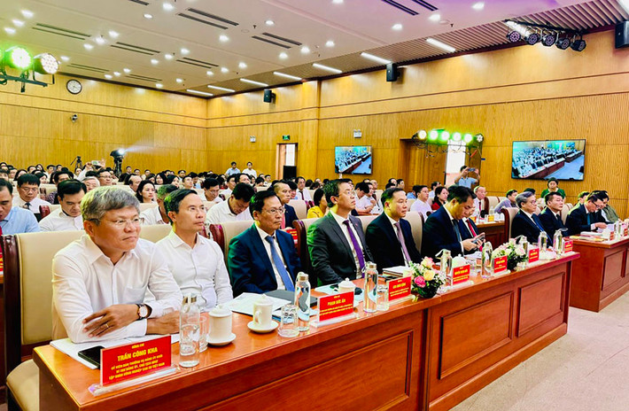 Các đại biểu tham dự hội nghị Đảng ủy Agribank đạt thành tích xuất sắc tiêu biểu Giải Búa liềm vàng -0