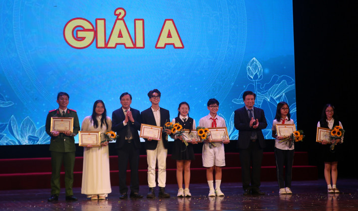Trao giải cho các cá nhân Giải A Cuộc thi Đại sứ Văn hóa đọc: Tạo dựng thương hiệu trong đời sống văn hóa -0