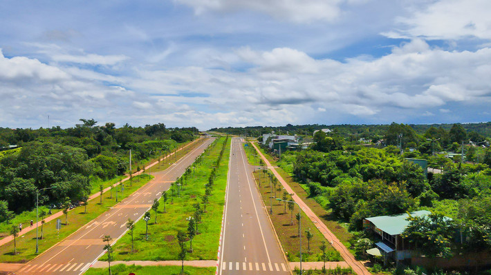 Buôn Mê Thuột: Cận cảnh đường Võ Nguyên Giáp trước ngày hoàn thành ảnh 10 Buôn Mê Thuột: Cận cảnh đường Võ Nguyễn Giáp trước ngày hoàn thành -0