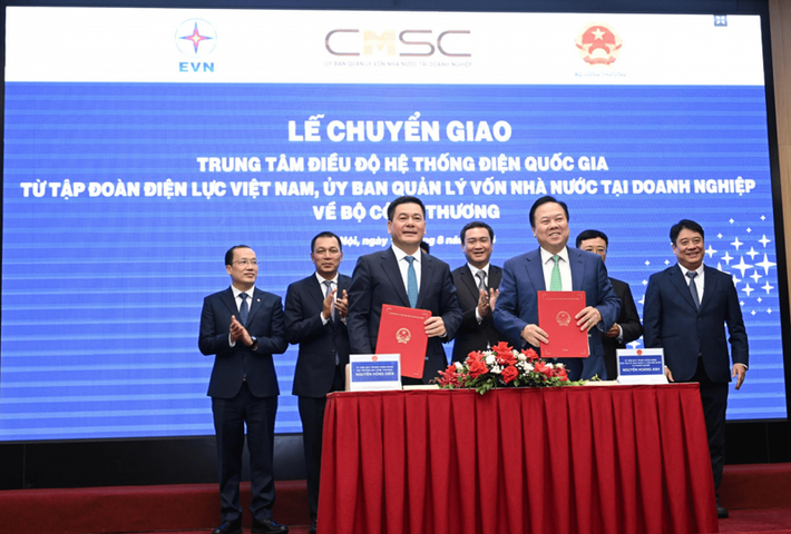 Bước ngoặt lớn của ngành điện ảnh 1 Lễ ký kết biên bản bàn giao giữa Ủy ban Quản lý vốn nhà nước tại doanh nghiệp và Bộ Công Thương. Ảnh: EVN