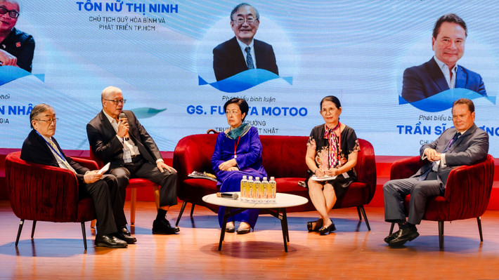 Các diễn giả trao đổi về xây dựng thương hiệu đất nước và căn tính Việt tại Diễn đàn Việt Nam "Thời khắc Việt". Ảnh: BTC Đồng lòng, chung sức đón “thời khắc Việt” -0