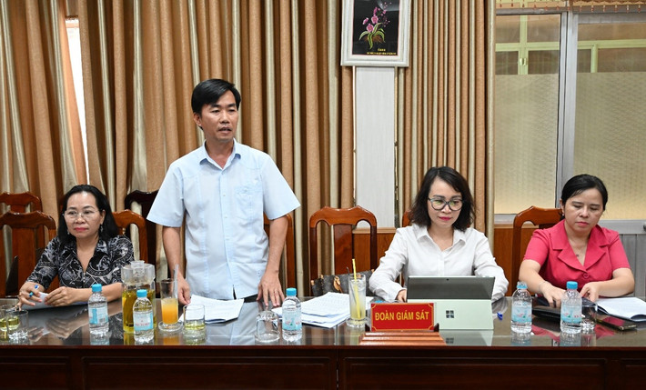 Ban văn hóa - xã hội HĐND tỉnh giám sát tại Sở Văn hóa, Thể thao và Du lịch. Ảnh: Thanh Mai Ban văn hóa - xã hội HĐND tỉnh giám sát tại Sở Văn hóa, Thể thao và Du lịch. Ảnh: Thanh Mai