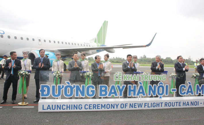 Đường bay thẳng Hà Nội - Cà Mau kỳ vọng tạo động lực mới trong mời gọi đầu tư, phát triển kinh tế - xã hội cho tỉnh Cà Mau Cà Mau đón chuyến bay đầu tiên đến từ Hà Nội -0