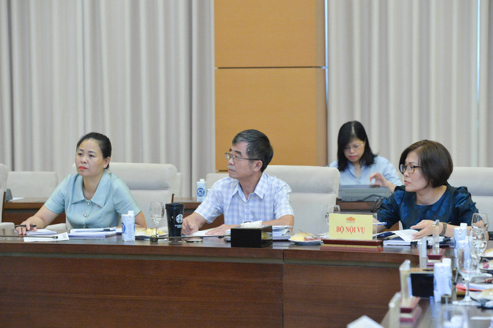 Các đại biểu tại cuộc làm việc. Ảnh: Hồ Long Phó Chủ tịch Quốc hội Nguyễn Khắc Định chủ trì làm việc với 3 Bộ về thực hiện pháp luật về đơn vị sự nghiệp công lập -0
