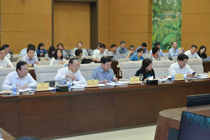Các đại biểu tại cuộc làm việc. Ảnh: Hồ Long Phó Chủ tịch Quốc hội Nguyễn Khắc Định chủ trì làm việc với 3 Bộ về thực hiện pháp luật về đơn vị sự nghiệp công lập -0