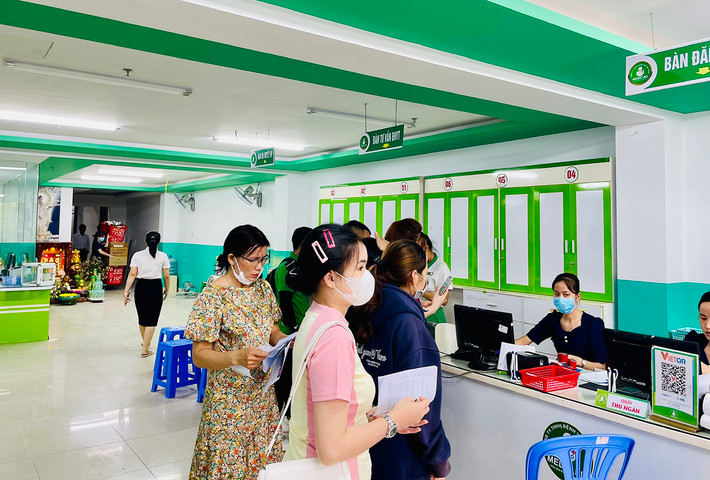 Rất đông người dân đến khám chữa bệnh, làm các xét nghiệm y tế tại Bệnh viện đa khoa Medic Bình Dương khi hệ thống PCCC của bệnh viện chưa đảm bảo Bệnh viện đa khoa Medic - Bình Dương vừa khám chữa bệnh vừa thi công xây dựng hệ thống PCCC