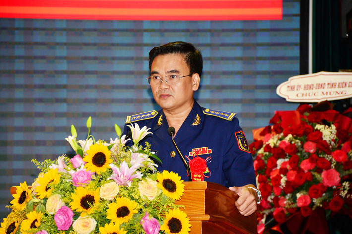 Tư lệnh Vùng Cảnh sát biển 4, Đại tá Trần Văn Lượng phát biểu tại Đại hội Bộ Tư lệnh vùng cảnh sát biển tổ chức Đại hội thi đua quyết thắng -0