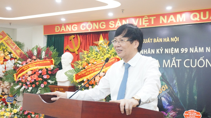 Nhà báo Hồ Quang Lợi chia sẻ về cuốn sách "Người trên đường đời" Ra mắt sách