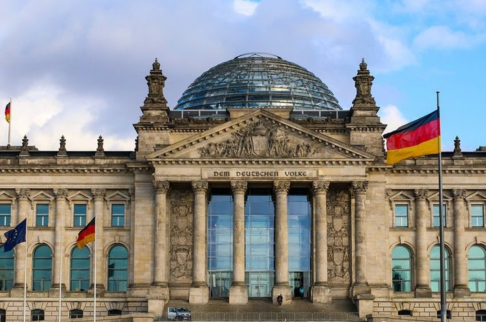 Kỳ vọng lấy lại đà tăng trưởng ảnh 1 Toà nhà Chính phủ Reichstag. Ảnh: Reuters