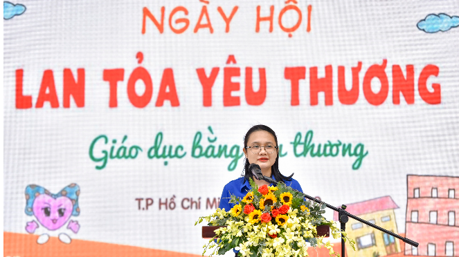 Phó Bí thư thành Đoàn, Chủ tịch Hội đồng Đội TP Hồ Chí Minh Nguyễn Thu Hà phát biểu tại ngày hội Phó Bí thư thành Đoàn, Chủ tịch Hội đồng Đội TP Hồ Chí Minh Nguyễn Thu Hà phát biểu tại ngày hội