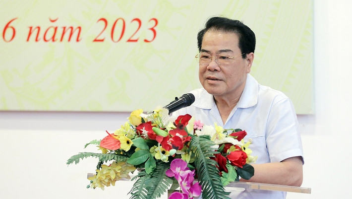 Trao quyết định nghỉ hưu với Phó trưởng Ban Dân nguyện Lê Thị Nguyệt ảnh 2 Trao quyết định nghỉ hưu với Phó trưởng Ban Dân nguyện Lê Thị Nguyệt