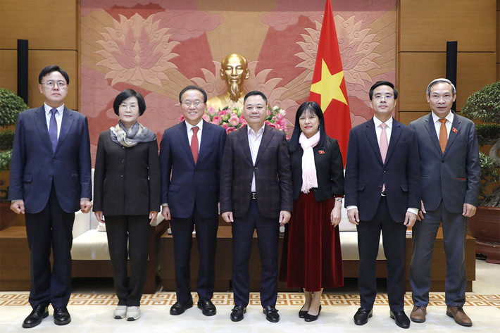 Phó Chủ nhiệm Ủy ban Kinh tế Nguyễn Ngọc Bảo tiếp đoàn nghị sĩ Quốc hội Hàn Quốc ảnh 3 Phó Chủ nhiệm Ủy ban Kinh tế Nguyễn Ngọc Bảo tiếp đoàn nghị sĩ Quốc hội Hàn Quốc -1