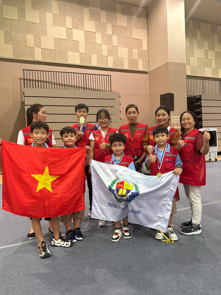 TP. Cần Thơ: Vinh danh học sinh đạt giải cao cuộc thi Global Robotics Games 2023 ảnh 2 Khen tặng học sinh vô địch cuộc thi Global Robotics Games 2023