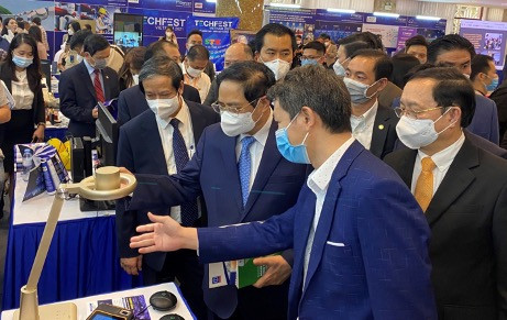 Sản phẩm đèn học thông minh được Thủ tướng cùng các Bộ trưởng trải nghiệm trực tiếp tại TechFest 2021 Chia sẻ thú vị về “nghề doanh nhân” của một CEO công nghệ -0
