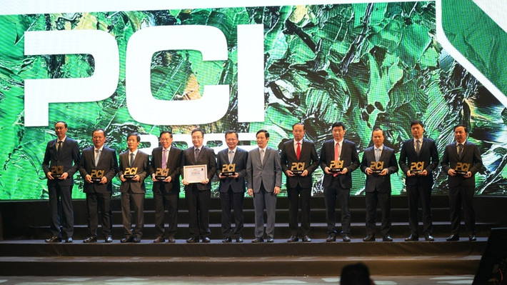Phó Chủ tịch UBND thành phố Hải Phòng Hoàng Minh Cường (thứ hai từ phải sang) nhận Cup PCI năm 2023 Phó Chủ tịch UBND thành phố Hải Phòng Hoàng Minh Cường (thứ hai từ phải sang) nhận Cup PCI năm 2023