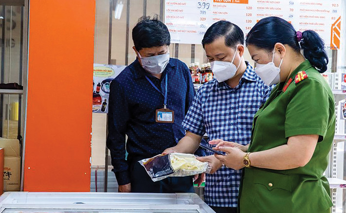 Đoàn kiểm tra liên ngành số 1 kiểm tra an toàn thực phẩm tại nhà hàng Libera, 49 Trung Hòa, Cầu Giấy, Hà Nội Nói “không” với thực phẩm bẩn -0