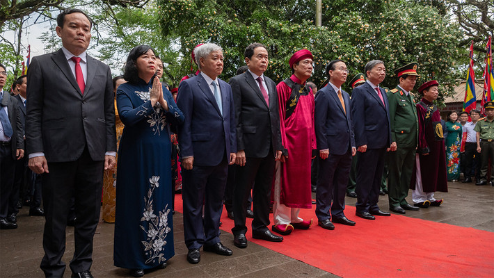 Chủ tịch Nước Võ Văn Thưởng dâng hương Giỗ Tổ Hùng Vương năm 2023 ảnh 4 Chủ tịch Nước Võ Văn Thưởng dâng hương Giỗ Tổ Hùng Vương năm 2023 -3