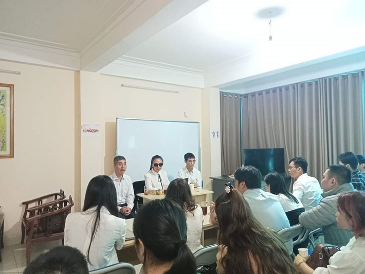 Một buổi làm việc của ông Lý với các thành viên Hội người mù quận Hoàn Kiếm. Chuyện về người cộng tác viên báo chí đặc biệt -0