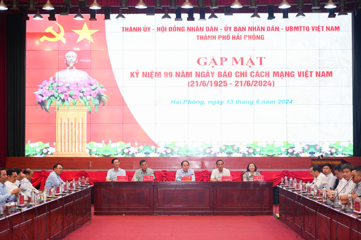 Lãnh đạo thành phố tham dự buổi gặp mặt. Ảnh: Đàm Thanh Thành phố Hải Phòng gặp mặt kỷ niệm 99 năm Ngày Báo chí Cách mạng Việt Nam -0