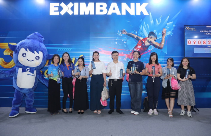 Đường đua Ho Chi Minh City Night Run Eximbank 2024 chính thức bắt đầu -0
