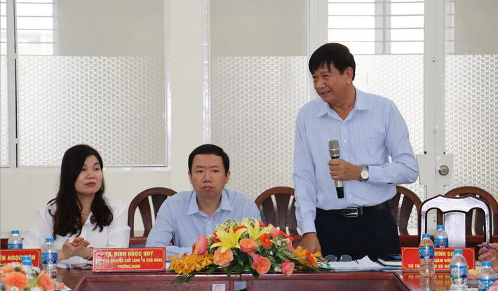 Ông Trần Minh Sơn, Phó Bí thư, Phó Giám đốc Sở Tài nguyên Môi trường tỉnh Tây Ninh báo cáo chuyên đề tại Hội nghị Tây Ninh: Chú trọng công tác quản lý nhà nước về khoáng sản tại địa phương -0