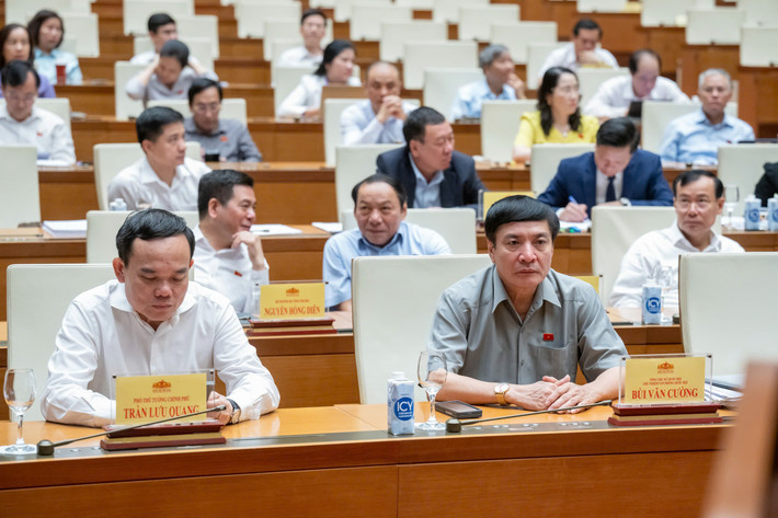 Các đại biểu dự phiên chất vấn và trả lời chất vấn tại Phiên họp thứ 36 của Ủy ban Thường vụ Quốc hội Chủ tịch Quốc hội Trần Thanh Mẫn: Tiếp tục thực hiện quyết liệt, đồng bộ, toàn diện các nghị quyết của Ủy ban Thường vụ Quốc hội về giám sát chuyên đề và chất vấn -0