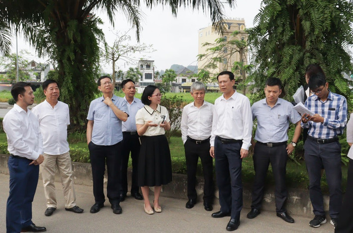 Cử tri đánh giá cao việc Thường trực HĐND, các Ban HĐND thành phố đã tăng cường giám sát theo chuyên đề. Ảnh: Thanh Lâm Cử tri đánh giá cao việc Thường trực HĐND, các Ban HĐND thành phố đã tăng cường giám sát theo chuyên đề - ảnh THANH LÂM