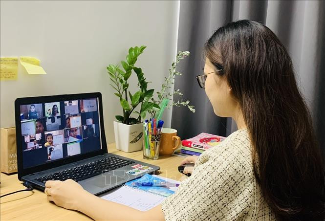 Một giờ học trực tuyến (Ảnh: TTXVN) Chuyển đổi số: Gắn mã định danh của gần 24 triệu hồ sơ học sinh -0