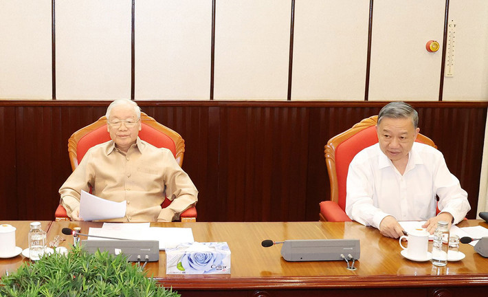 Tổng Bí thư Nguyễn Phú Trọng chủ trì cuộc họp lãnh đạo chủ chốt. Ảnh: Trí Dũng - TTXVN Tổng Bí thư Nguyễn Phú Trọng chủ trì cuộc họp lãnh đạo chủ chốt -0