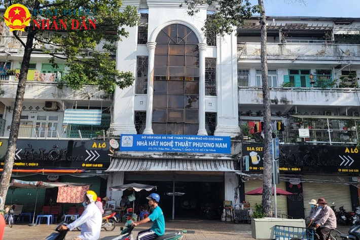 Trụ sở Nhà hát Nghệ thuật Phương Nam tại đường Trần Phú (Q.5). Ảnh: Quang Phương. TP. Hồ Chí Minh: Nhà hát Nghệ thuật Phương Nam chia nhỏ các gói thầu, chỉ định thầu sai quy định -0