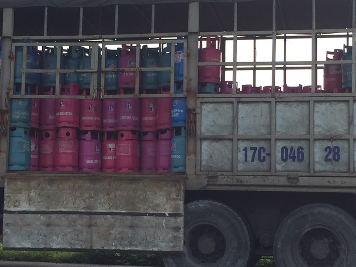 Xe của Công ty Liên Quảng Thành bị phát hiện chở vỏ bình Gas của Công ty Hưng Long Xe của Công ty Liên Quảng Thành bi phát hiện chở vỏ bình Gas của Công ty Hưng Long