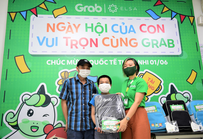 Grab trao tặng 2.400 phần quà cho con em đối tác trên khắp cả nước Grab trao 2.400 phần quà cho con em đối tác nhân dịp Quốc tế Thiếu nhi -0
