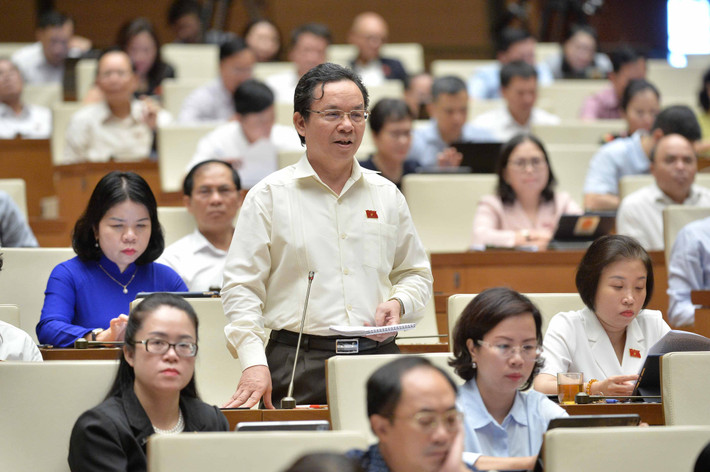 ĐBQH Hoàng Văn Cường (Hà Nội) phát biểu. Ảnh: Hồ Long Tạo ra cơ hội mới, giá trị mới trong phát triển Thủ đô Hà Nội -0