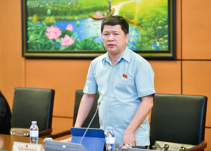 ĐBQH Tạ Văn Hạ (Quảng Nam) phát biểu tại Tổ. Ảnh: Lê Bình Ban hành kịp thời các văn bản hướng dẫn, không để xảy ra vướng mắc do thiếu văn bản cụ thể hóa -0