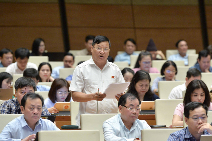 ĐBQH Trần Văn Tiến (Vĩnh Phúc) phát biểu. Ảnh: Hồ Long Tạo ra cơ hội mới, giá trị mới trong phát triển Thủ đô Hà Nội -0
