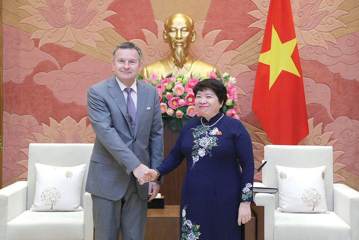 Chủ nhiệm Ủy ban Xã hội Nguyễn Thúy Anh và Đại diện khu vực châu Á - Thái Bình Dương của Tổ chức quốc tế Pháp ngữ (OIF) Edgar Doerig Chủ nhiệm Ủy ban Xã hội Nguyễn Thúy Anh tiếp Đại diện khu vực châu Á - Thái Bình Dương của OIF -0