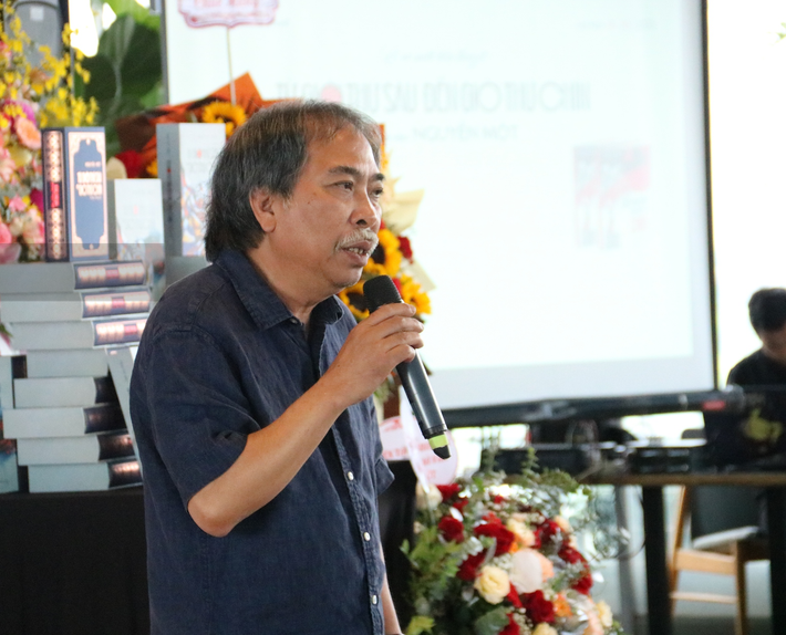 Nhà thơ Nguyễn Quang Thiều, Chủ tịch Hội Nhà văn Việt Nam chia sẻ về cuốn tiểu thuyết Từ giờ thứ sáu đến giờ thứ chín. Nhà văn Nguyễn Một ra mắt tiểu thuyết