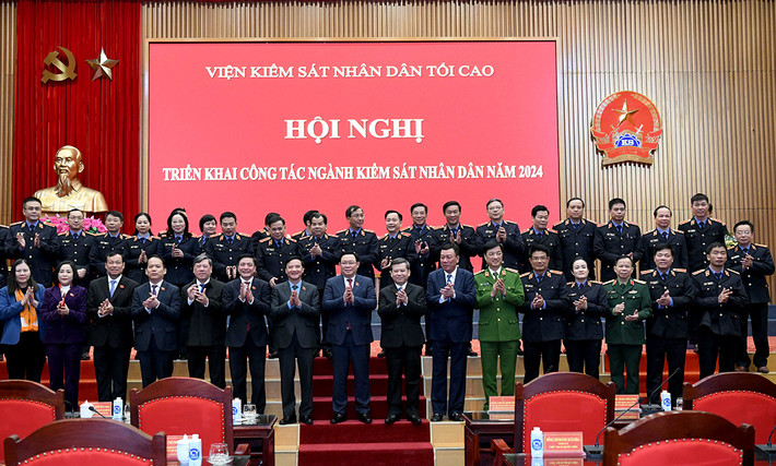 Chủ tịch Quốc hội Vương Đình Huệ: Tiếp tục hoàn thiện thể chế để Viện kiểm sát thực hiện tốt chức năng thực hành quyền công tố ảnh 9 Chủ tịch Quốc hội Vương Đình Huệ: Tiếp tục hoàn thiện thể chế để Viện kiểm sát thực hiện tốt chức năng thực hành quyền công tố -2