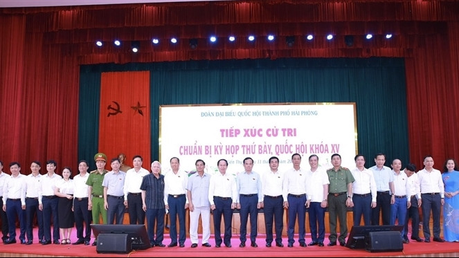 Ủy viên Trung ương Đảng, Phó Thủ tướng Chính phủ Trần Lưu Quang cùng các ĐBQH Hải Phòng TXCT huyện Kiến Thuỵ. Ảnh: Duy Thính Ủy viên Trung ương Đảng, Phó Thủ tướng Chính phủ Trần Lưu Quang cùng các ĐBQH Hải Phòng TXCT huyện Kiến Thuỵ - ẢNH DUY THÍNH